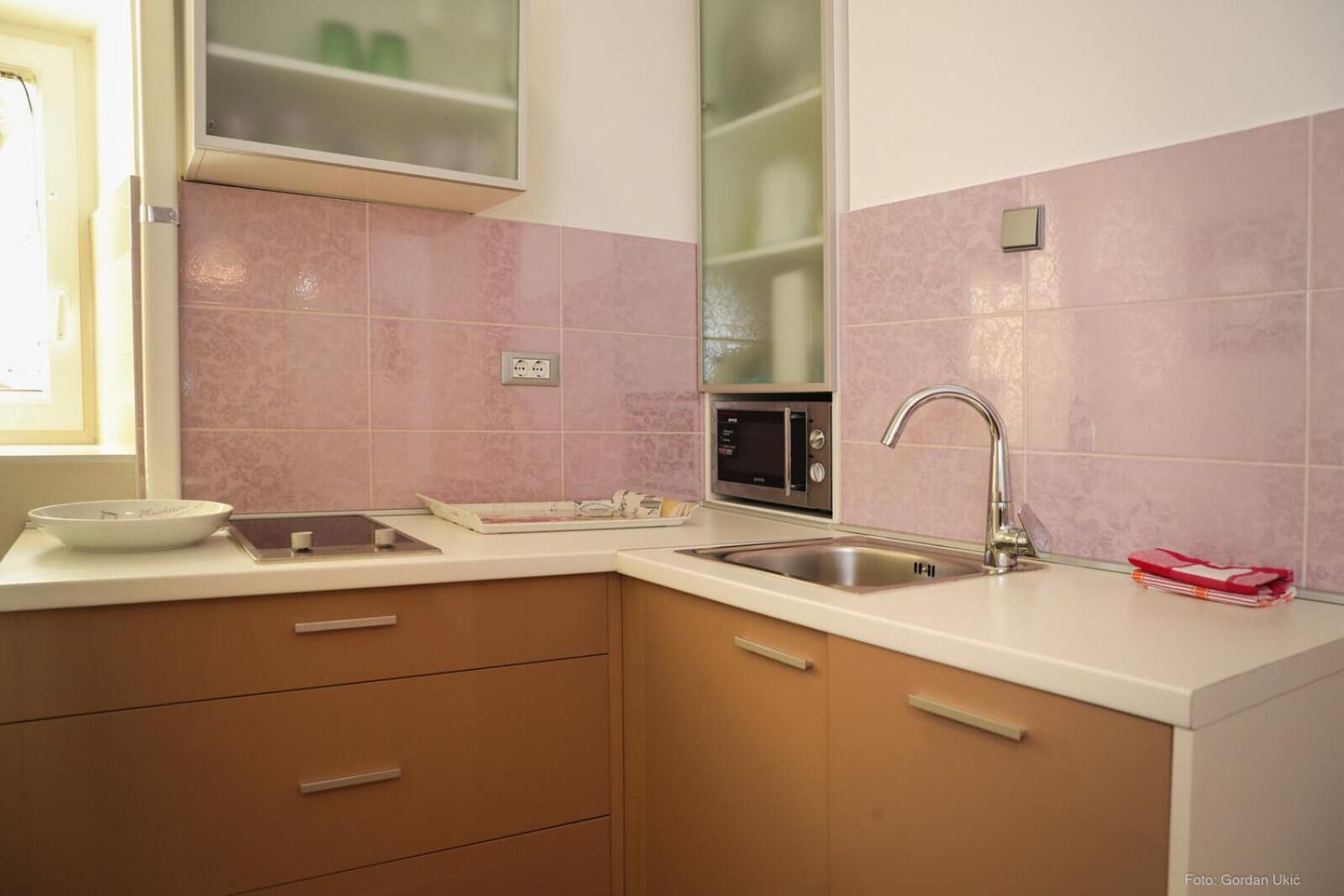 New 40 Old Town Apartment