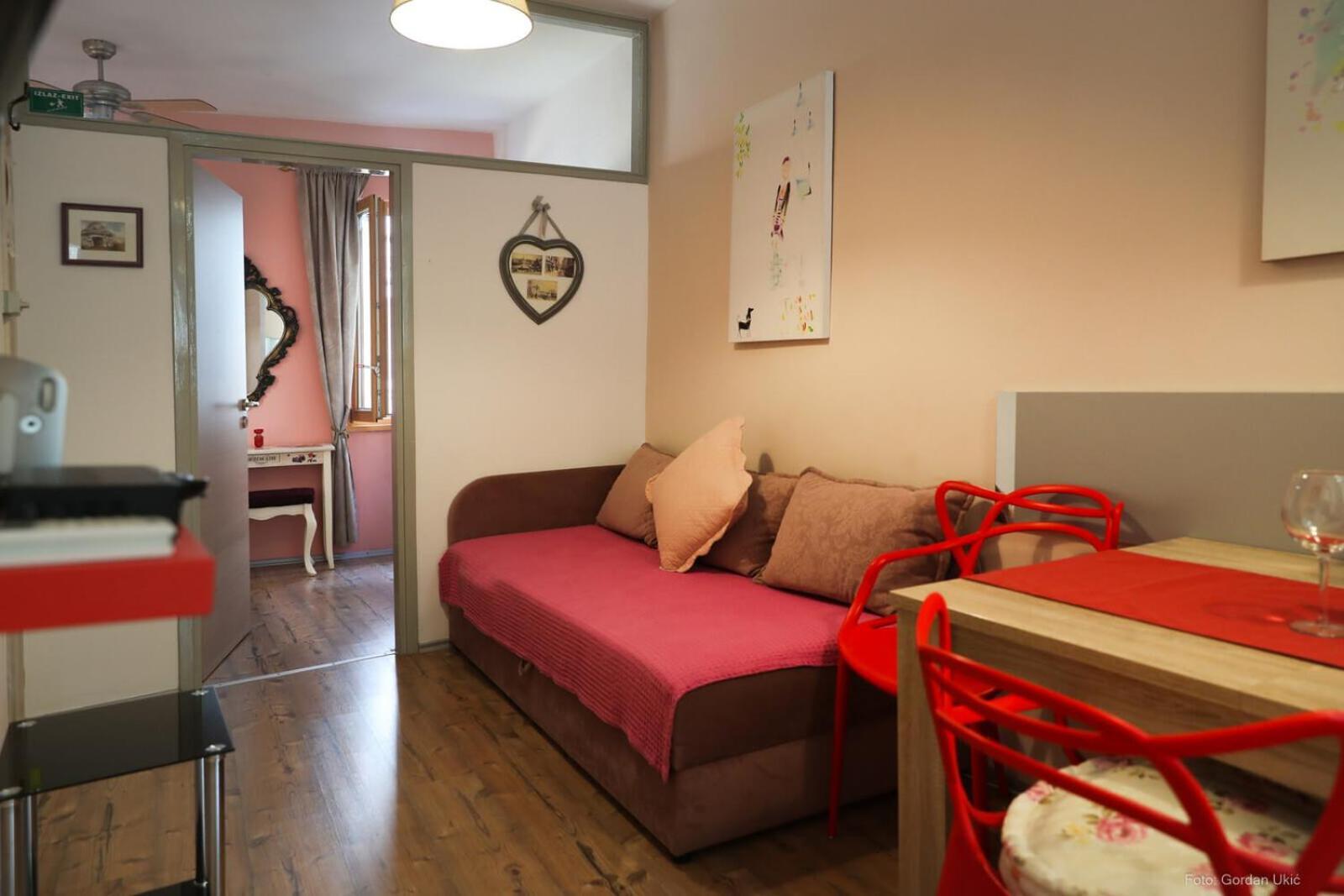 New 40 Old Town Apartment